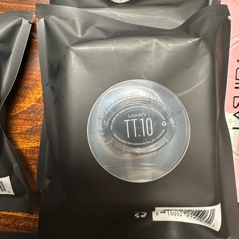 Lashify Lashes - in package never opened